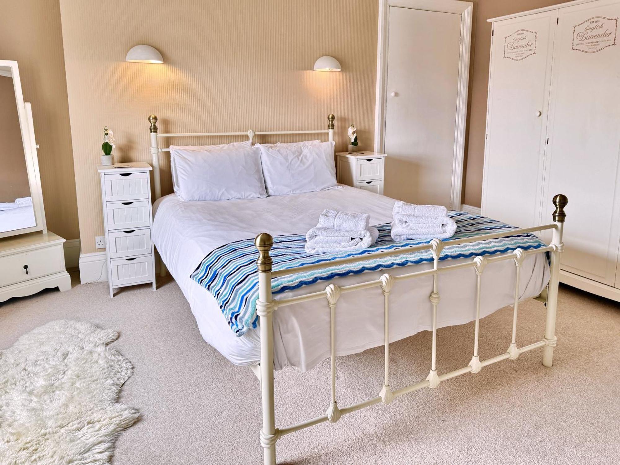 Apartment Victoria With Free Parking Scarborough Exterior foto